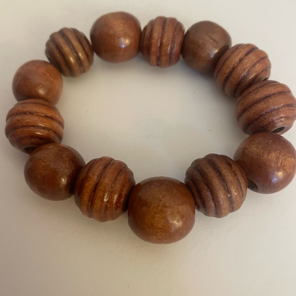 FREE with orders over $10 - Wood Bead Elastic Bracelet approx Size 7 - Picture 2 of 2